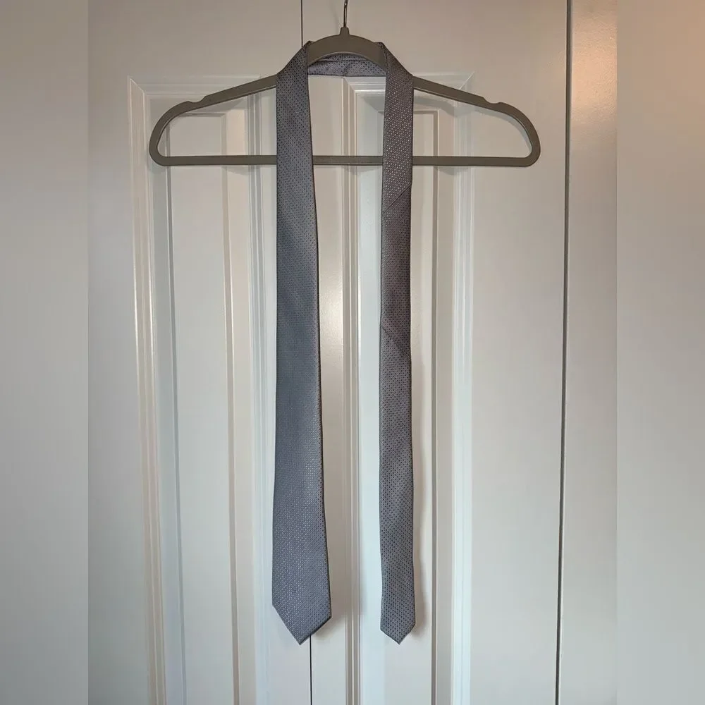 Calibrate Anser Solid Silk Tie in Charcoal